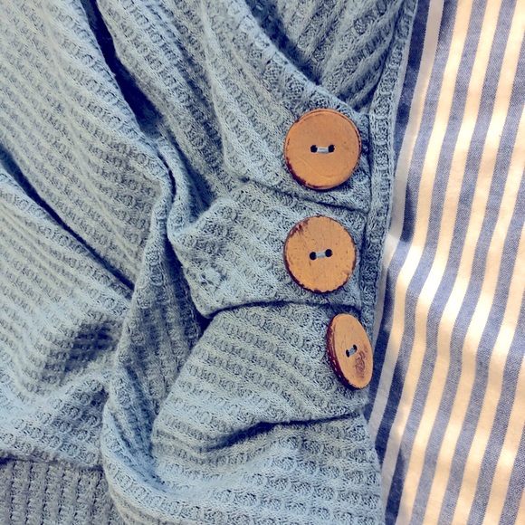 Women’s M/L shirt - Picture 3 of 4